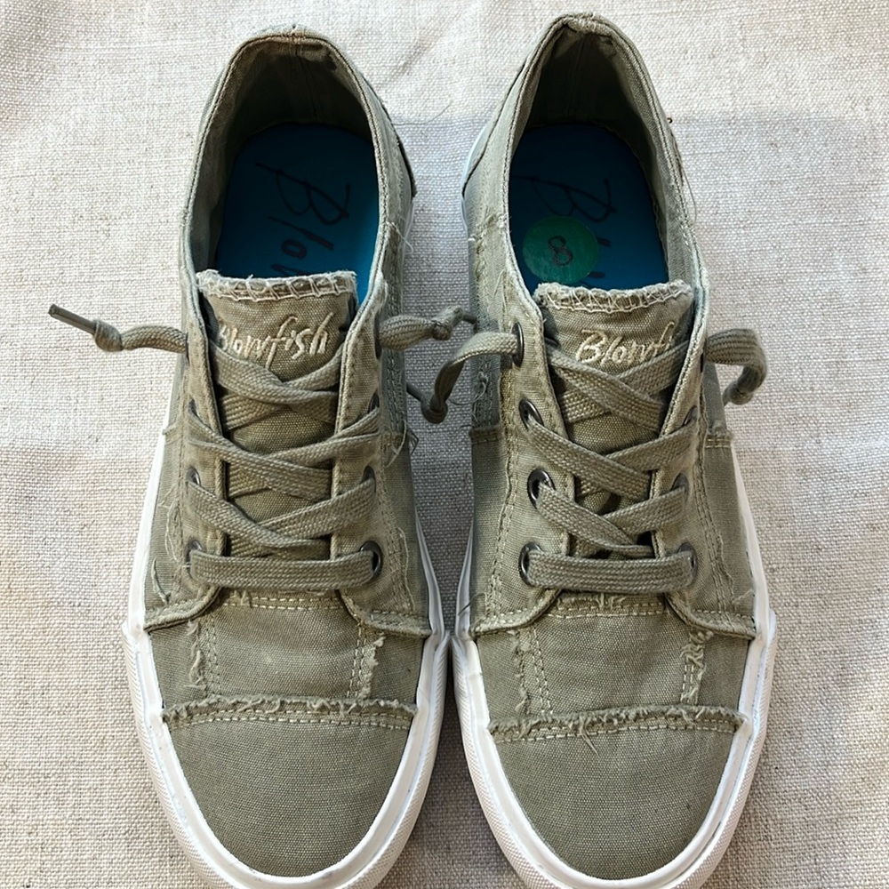 Blowfish Malibu Green Slip On Shoes Size 8